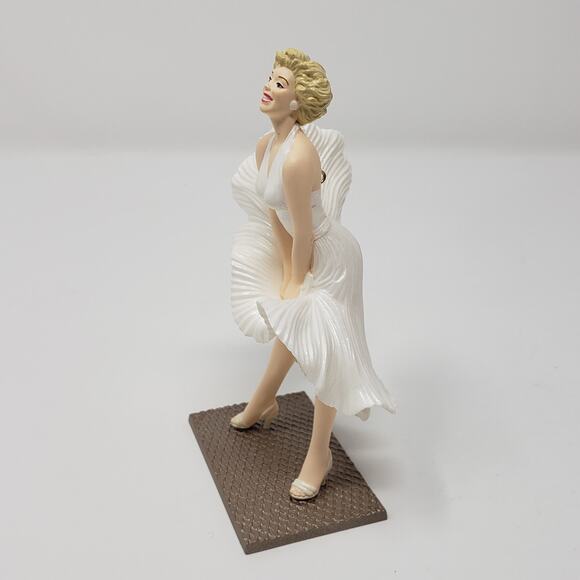 1998 Hallmark Marilyn Monroe #2 Handcrafted Keepsake Holiday Christmas Ornament - Picture 5 of 10